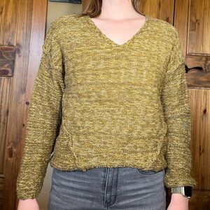Women’s V-Neck Lightweight Knit Sweater - Olive/Gold